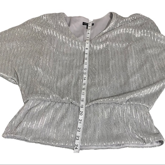 Prelude Metallic Silver Top, size Medium - Picture 6 of 12